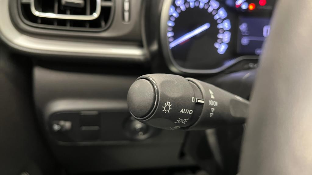 Nouvelle CITROEN C3  1.5 BlueHDi - 100 S&S BERLINE Shine PHASE 2