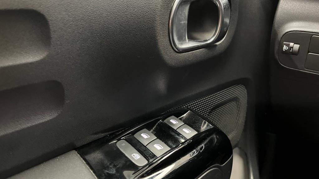 Nouvelle CITROEN C3  1.5 BlueHDi - 100 S&S BERLINE Shine PHASE 2