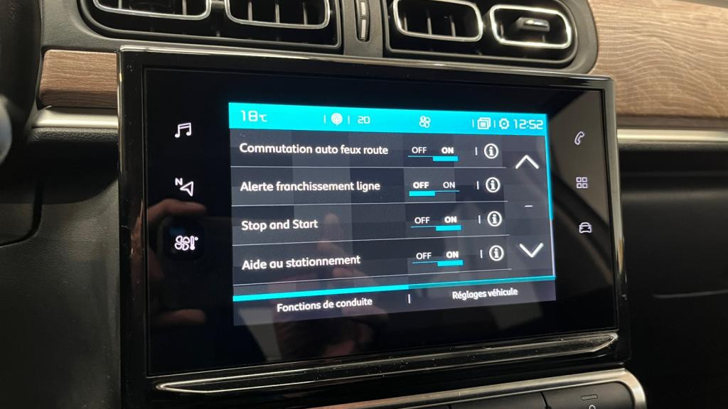 Nouvelle CITROEN C3  1.2 PureTech 12V - 110 S&S  BERLINE Shine PHASE 2