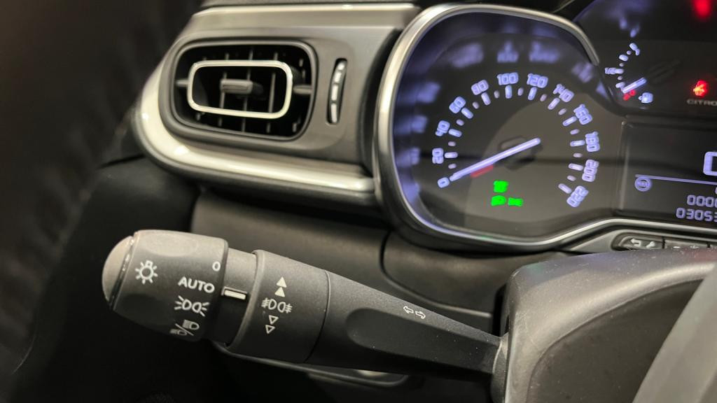 Nouvelle CITROEN C3  1.2 PureTech 12V - 110 S&S  BERLINE Shine PHASE 2