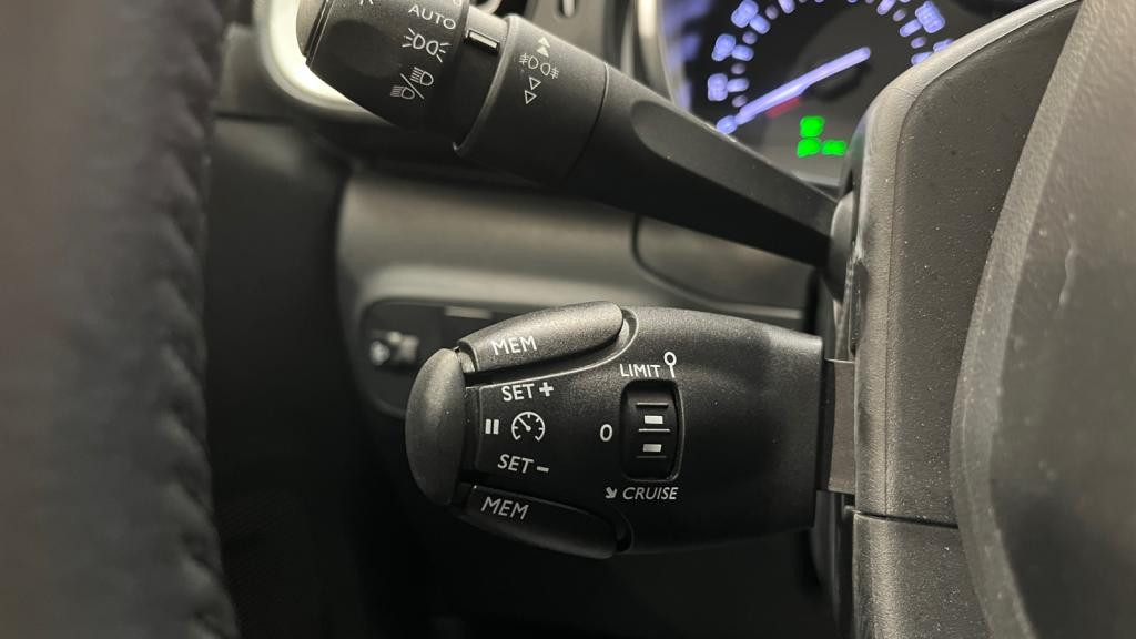 Nouvelle CITROEN C3  1.2 PureTech 12V - 110 S&S  BERLINE Shine PHASE 2