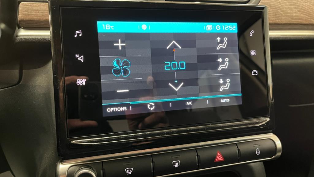 Nouvelle CITROEN C3  1.2 PureTech 12V - 110 S&S  BERLINE Shine PHASE 2