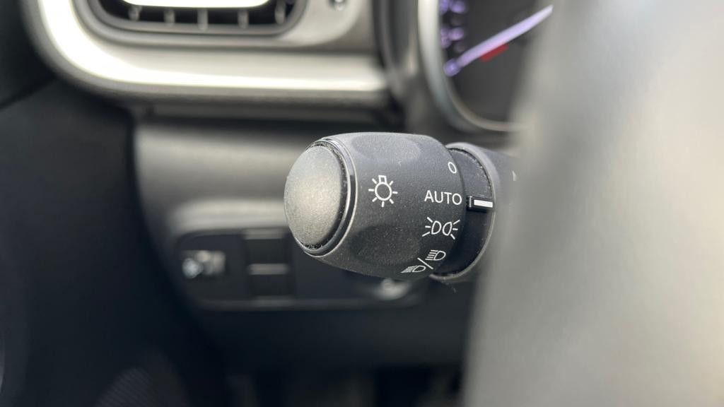 Nouvelle CITROEN C3  1.2 PureTech 12V - 83 S&S BERLINE Shine PHASE 2