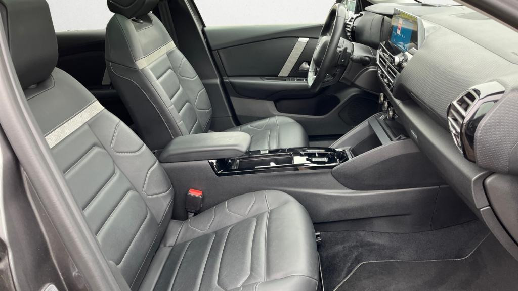 Nouvelle CITROEN C4 BlueHDi 130 EAT8 Max - Pack Lounge - Ambiance Hype Black - Attelage