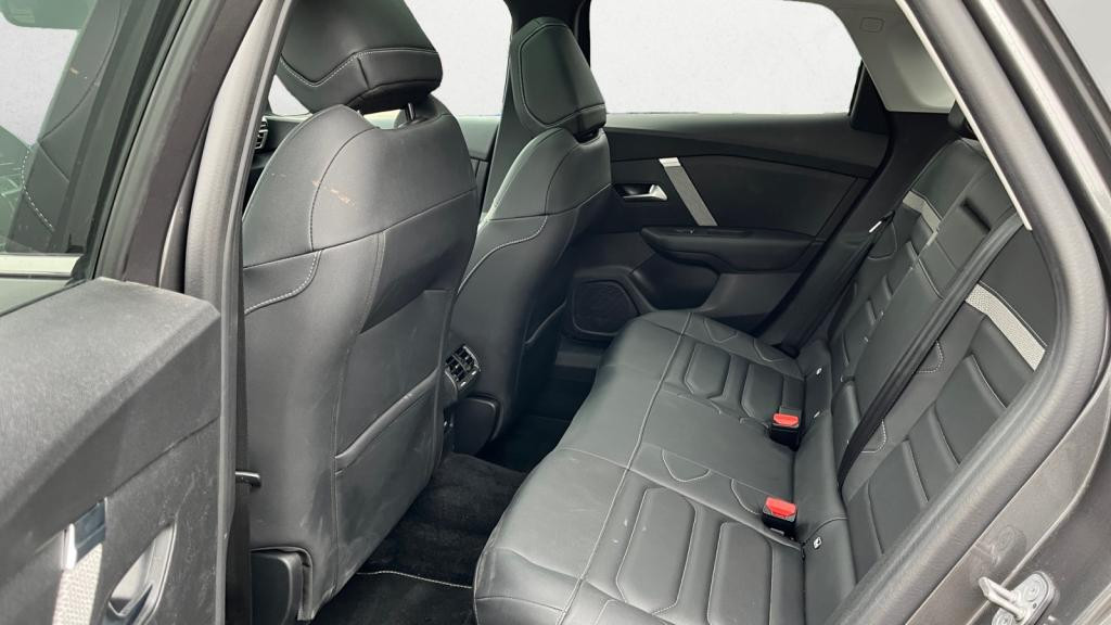 Nouvelle CITROEN C4 BlueHDi 130 EAT8 Max - Pack Lounge - Ambiance Hype Black - Attelage