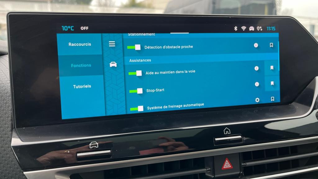 Nouvelle CITROEN C4 BlueHDi 130 EAT8 Max - Pack Lounge - Ambiance Hype Black - Attelage