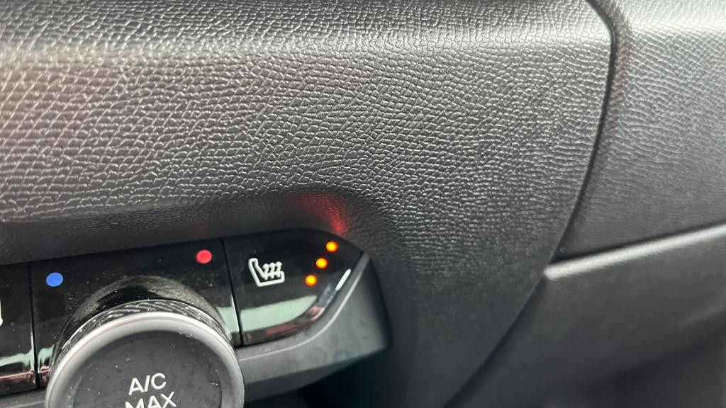 Nouvelle CITROEN C4 BlueHDi 130 EAT8 Max - Pack Lounge - Ambiance Hype Black - Attelage