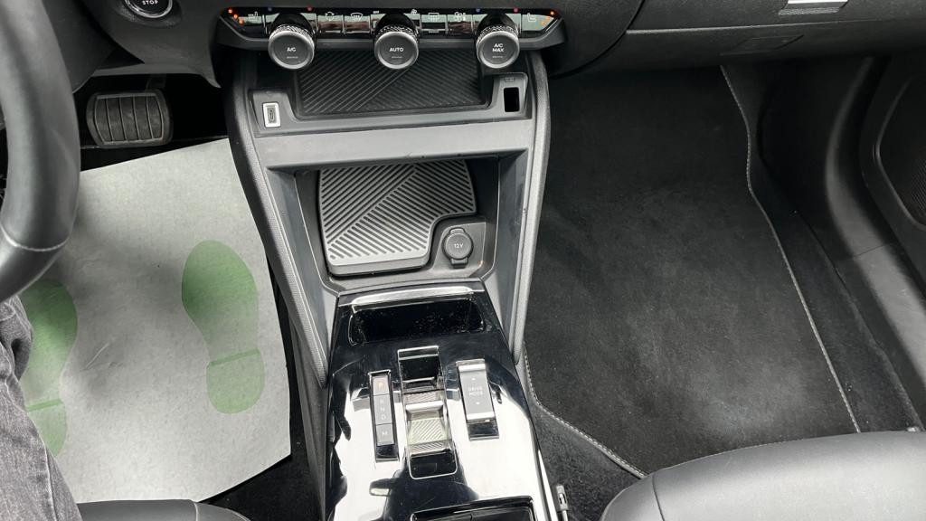 Nouvelle CITROEN C4 BlueHDi 130 EAT8 Max - Pack Lounge - Ambiance Hype Black - Attelage