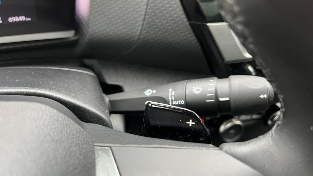 Nouvelle CITROEN C4 BlueHDi 130 EAT8 Max - Pack Lounge - Ambiance Hype Black - Attelage