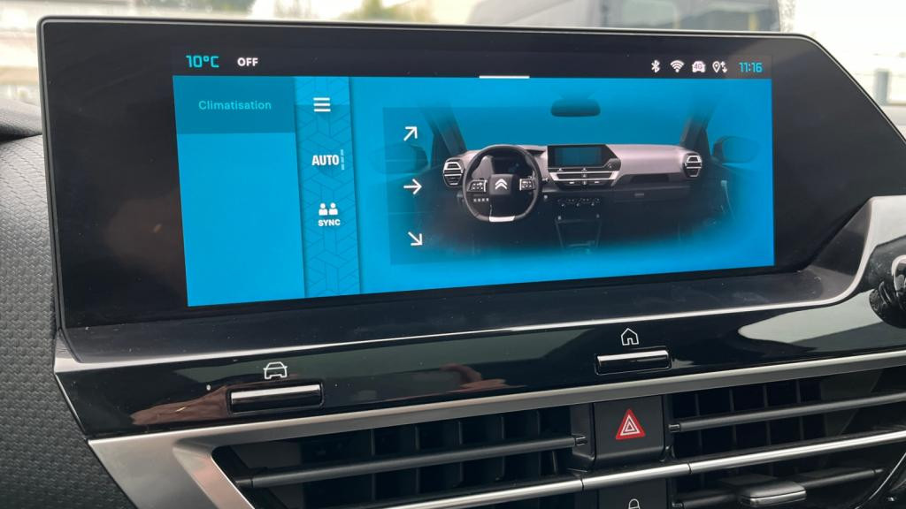 Nouvelle CITROEN C4 BlueHDi 130 EAT8 Max - Pack Lounge - Ambiance Hype Black - Attelage