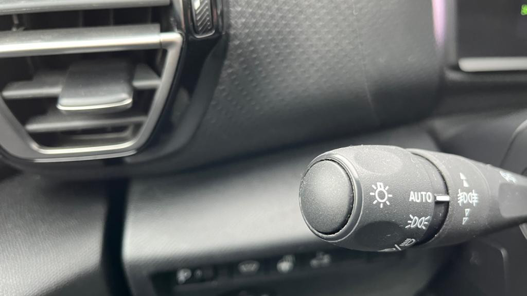 Nouvelle CITROEN C4 BlueHDi 130 EAT8 Max - Pack Lounge - Ambiance Hype Black - Attelage