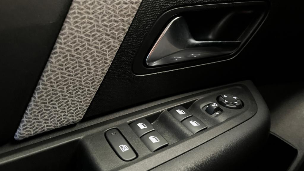 Nouvelle CITROEN C4 BlueHDi 130 EAT8 Plus - Pack Access & Nav - Pack Grand Froid