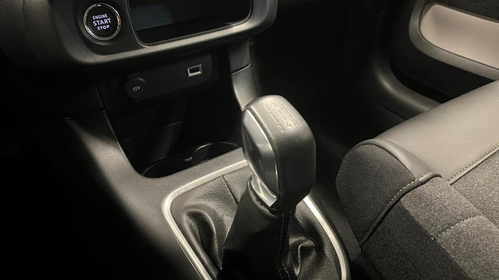 Nouvelle CITROEN C3  1.2 PureTech 12V - 83 S&S   BERLINE Shine PHASE 2