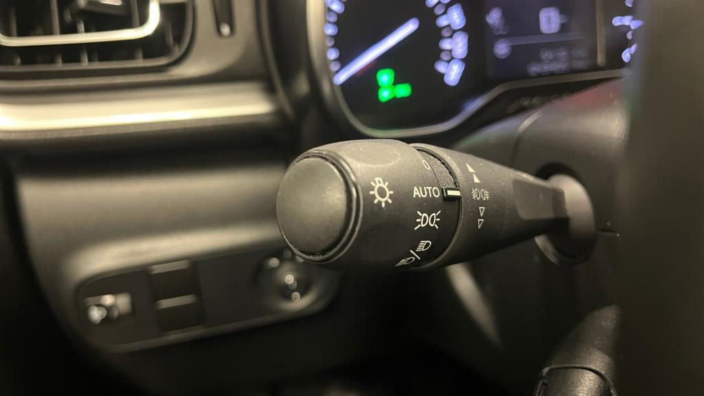 Nouvelle CITROEN C3  1.2 PureTech 12V - 83 S&S   BERLINE Shine PHASE 2