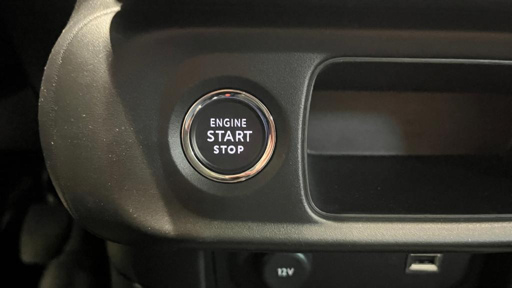 Nouvelle CITROEN C3  1.2 PureTech 12V - 83 S&S   BERLINE Shine PHASE 2