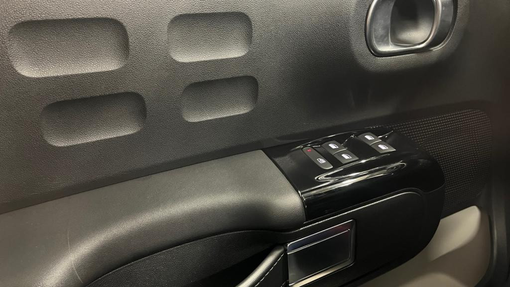 Nouvelle CITROEN C3  1.2 PureTech 12V - 83 S&S BERLINE Shine PHASE 2