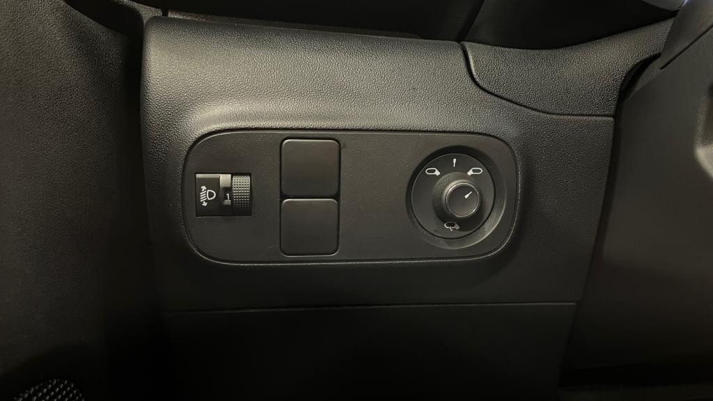 Nouvelle CITROEN C3  1.2 PureTech 12V - 83 S&S BERLINE Shine PHASE 2