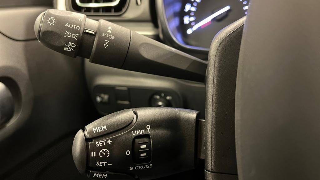 Nouvelle CITROEN C3  1.2 PureTech 12V - 83 S&S BERLINE Shine PHASE 2