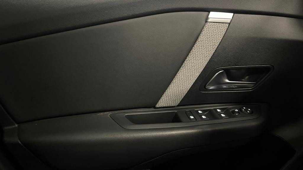 CITROEN C4  1.5 BlueHDi 16V - 130 S&S - EAT8  BERLINE Shine Pack 