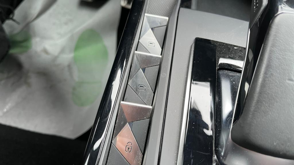 DS DS 3 CROSSBACK E-Tense - 136  Performance Line + 