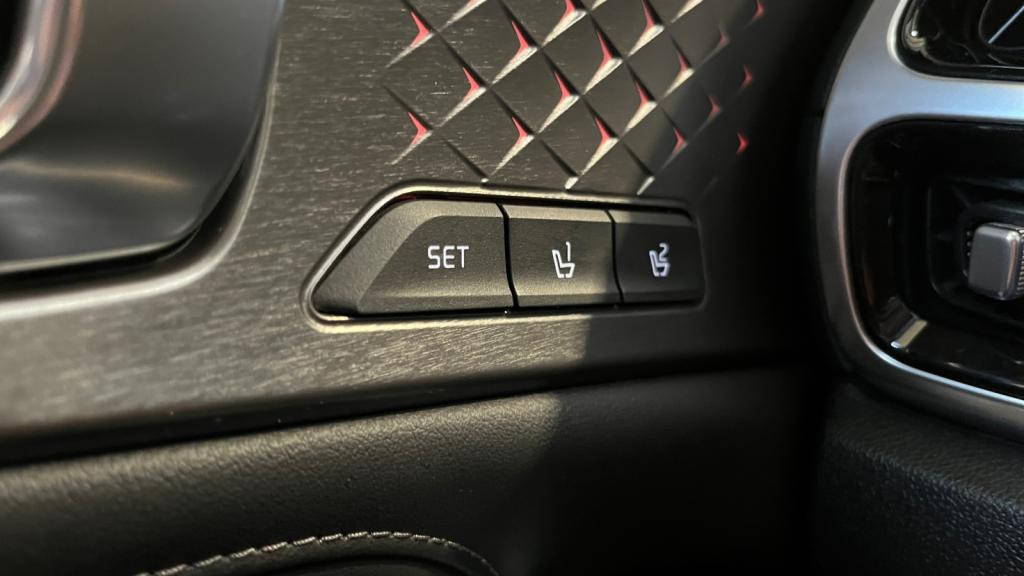 Nouvelle KIA SORENTO Hybride rechargeable PHEV 1.6 T-GDI - 180 + Electric 91 ch - BVA - 7 Places - Business Design