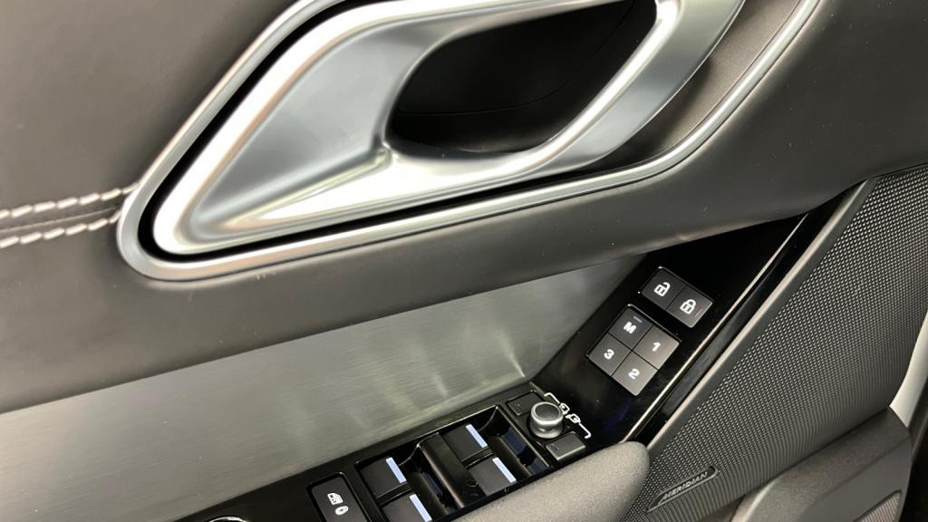 Nouvelle LAND ROVER RANGE ROVER VELAR 2.0 P400e - BVA  R-Dynamic SE PHASE 2