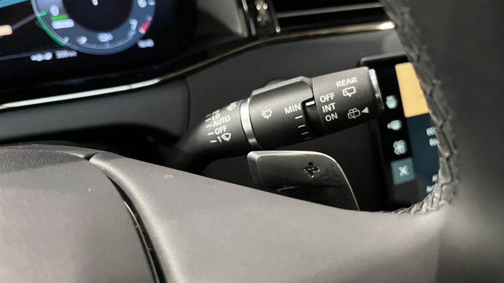 Nouvelle LAND ROVER RANGE ROVER EVOQUE 1.5 P300e - BVA  Dynamic SE PHASE 2