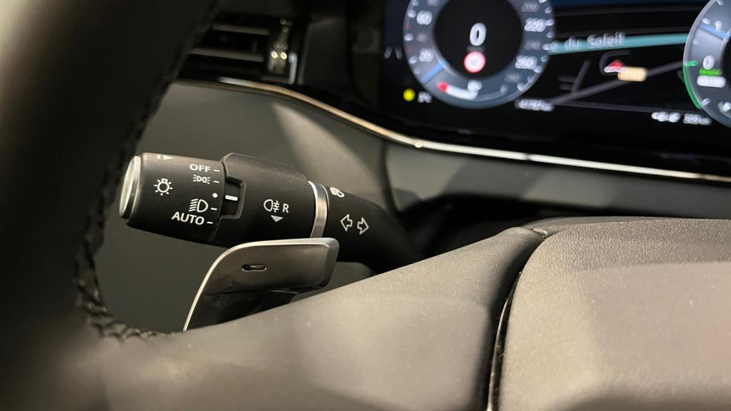 Nouvelle LAND ROVER RANGE ROVER EVOQUE 1.5 P300e - BVA  Dynamic SE PHASE 2