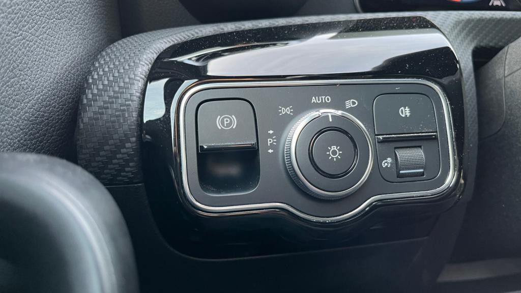 MERCEDES CLASSE A 250 e 8G-DCT Business Line - Digital Cockpit 10.25\'