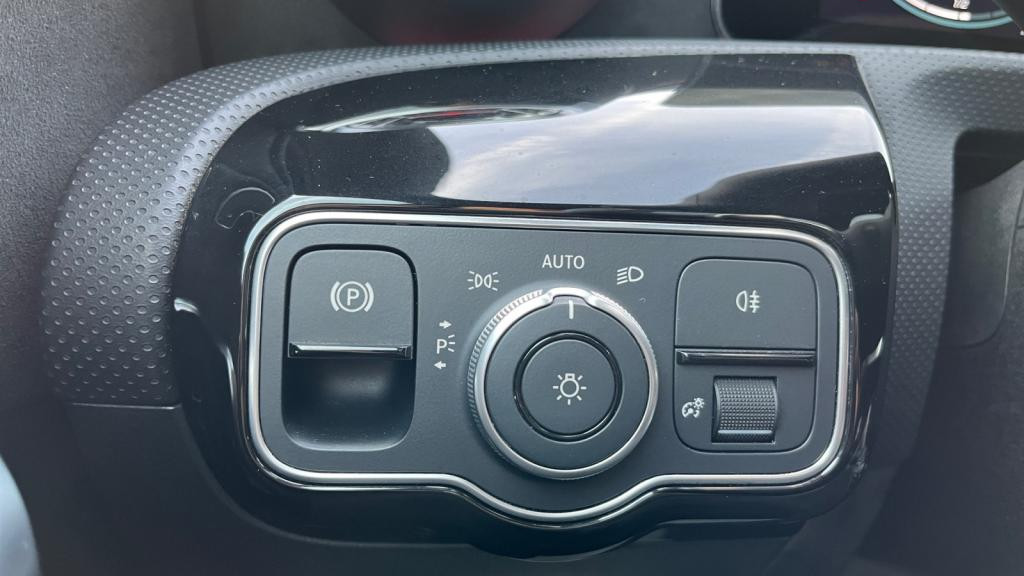 MERCEDES CLASSE A 180 d - 8G-DCT BERLINE 5P - BM 177 AMG Line