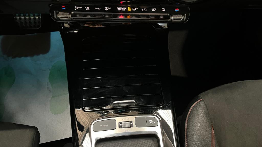 MERCEDES CLA 250 e + Hybrid 8G-DCT AMG Line - Charge 11KW - Smartphone Interface