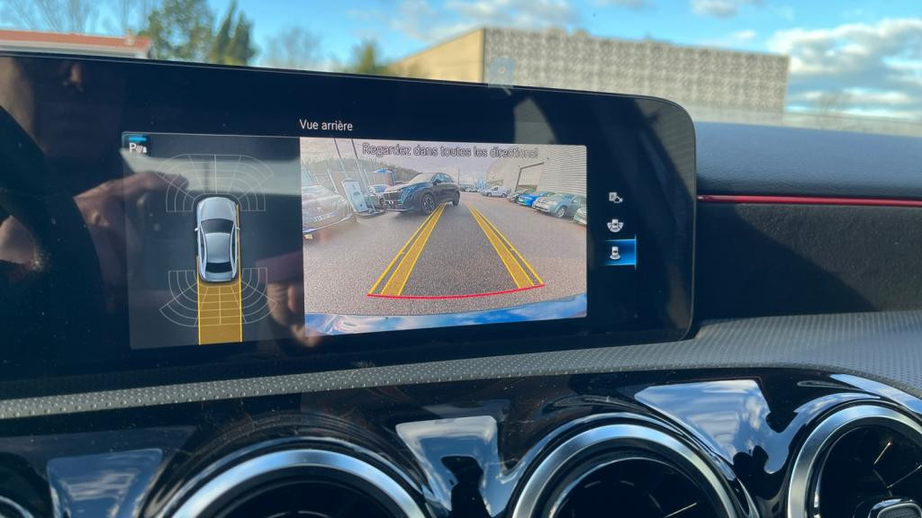 MERCEDES CLASSE A Berline A 180  AMG Line - Toit Panoramique