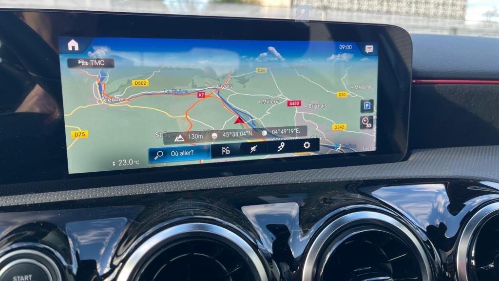 MERCEDES CLASSE A Berline A 180  AMG Line - Toit Panoramique