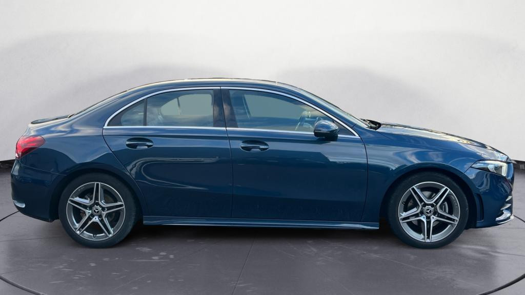 MERCEDES CLASSE A Berline A 180  AMG Line - Toit Panoramique