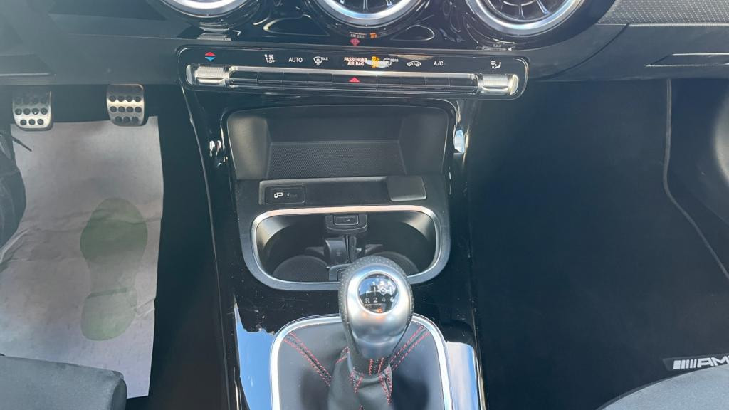 MERCEDES CLASSE A Berline A 180  AMG Line - Toit Panoramique