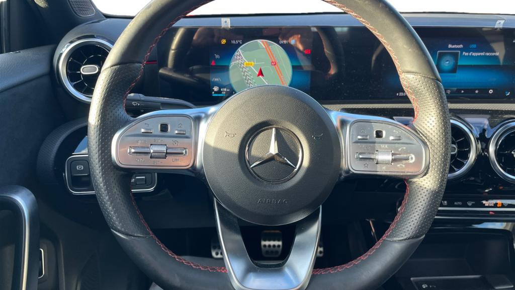 MERCEDES CLASSE A Berline A 180  AMG Line - Toit Panoramique