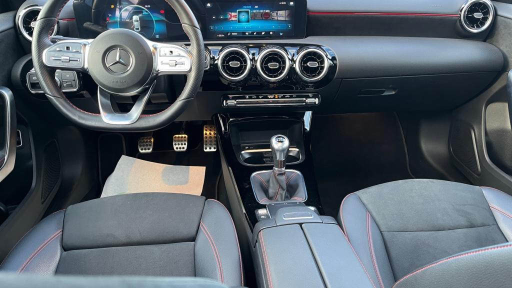 MERCEDES CLASSE A Berline A 180  AMG Line - Toit Panoramique