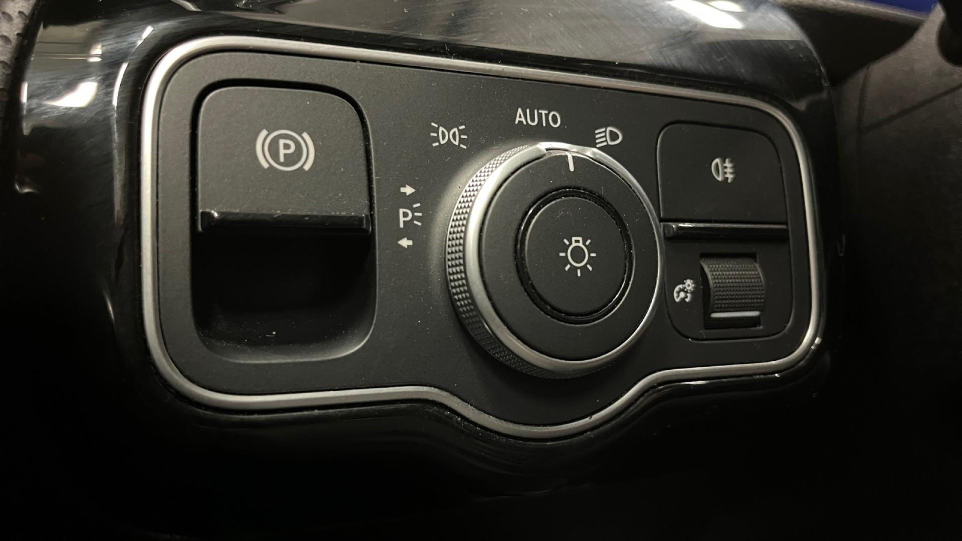 MERCEDES CLASSE A 250 e - 8G-DCT  BERLINE 5P - BM 177 AMG Line