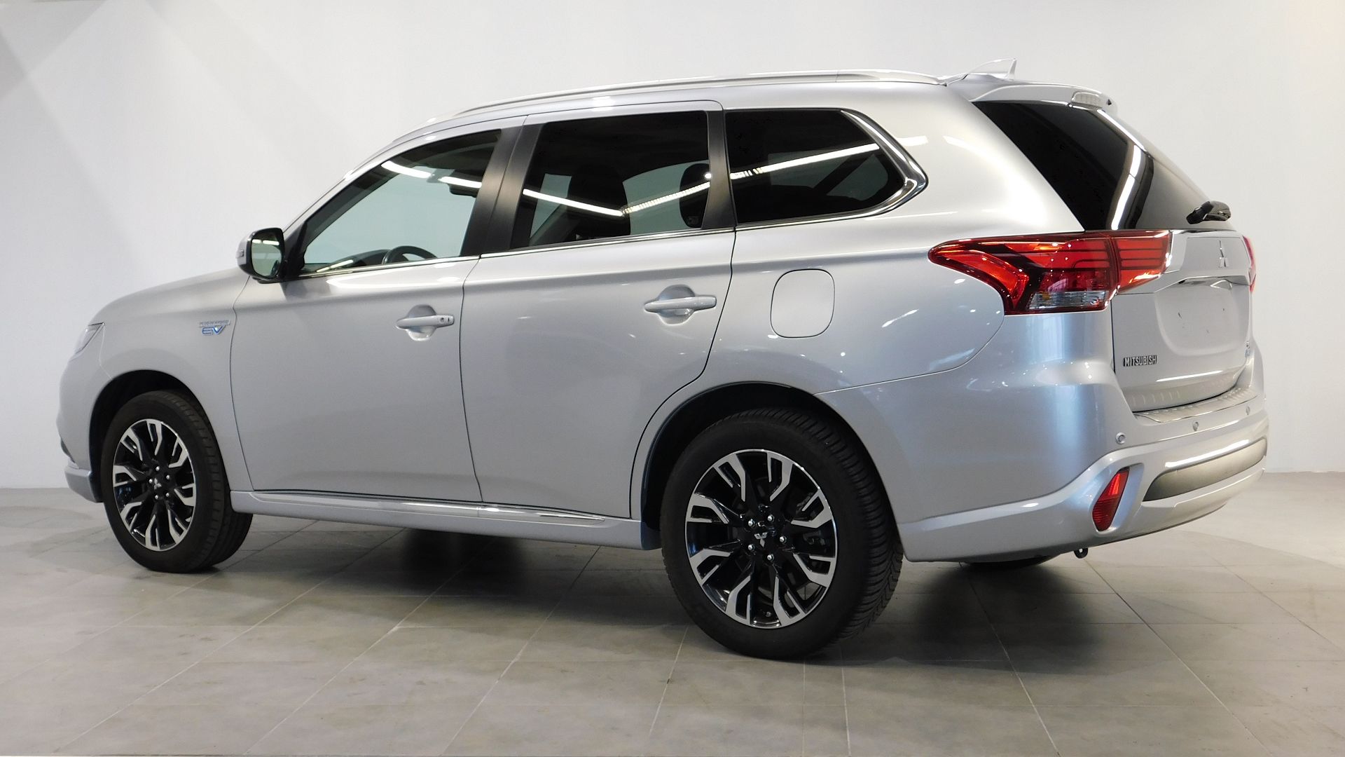 MITSUBISHI OUTLANDER PHEV HYBRIDE RECHARGEABLE INSTYLE