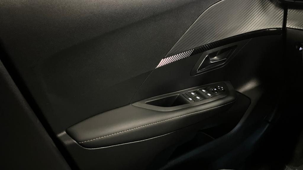 Nouvelle PEUGEOT 208  1.2i PureTech 12V S&S - 100  II BERLINE Allure PHASE 2