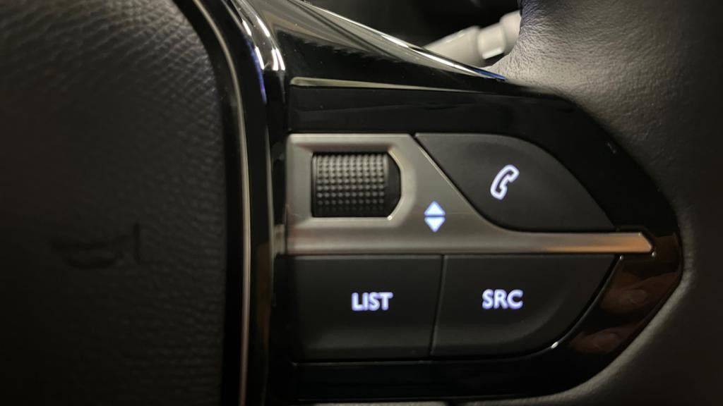 Nouvelle PEUGEOT 208  1.2i PureTech 12V S&S - 100  II BERLINE Allure PHASE 2