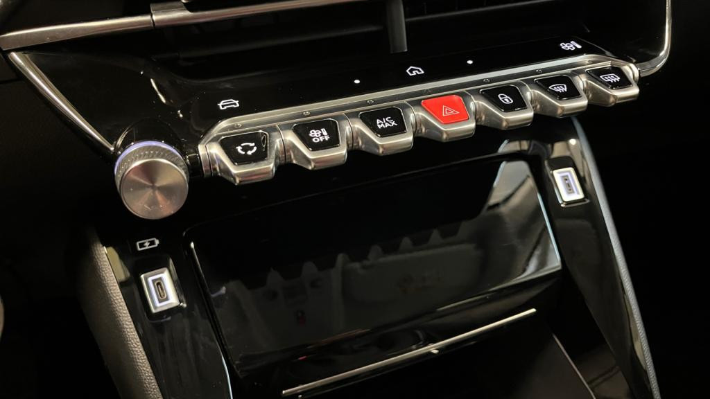 Nouvelle PEUGEOT 208  1.2i PureTech 12V S&S - 100  II BERLINE Allure PHASE 2