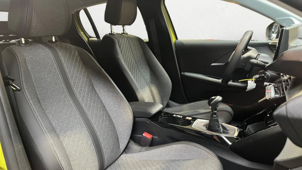 Nouvelle PEUGEOT 208  1.2i PureTech 12V S&S - 100  II BERLINE Allure PHASE 2