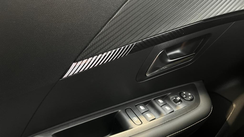 Nouvelle PEUGEOT 208  1.2i PureTech 12V S&S - 100  II BERLINE Allure PHASE 2