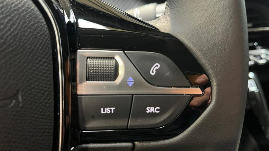 Nouvelle PEUGEOT 208  1.2i PureTech 12V S&S - 100  II BERLINE Allure PHASE 2