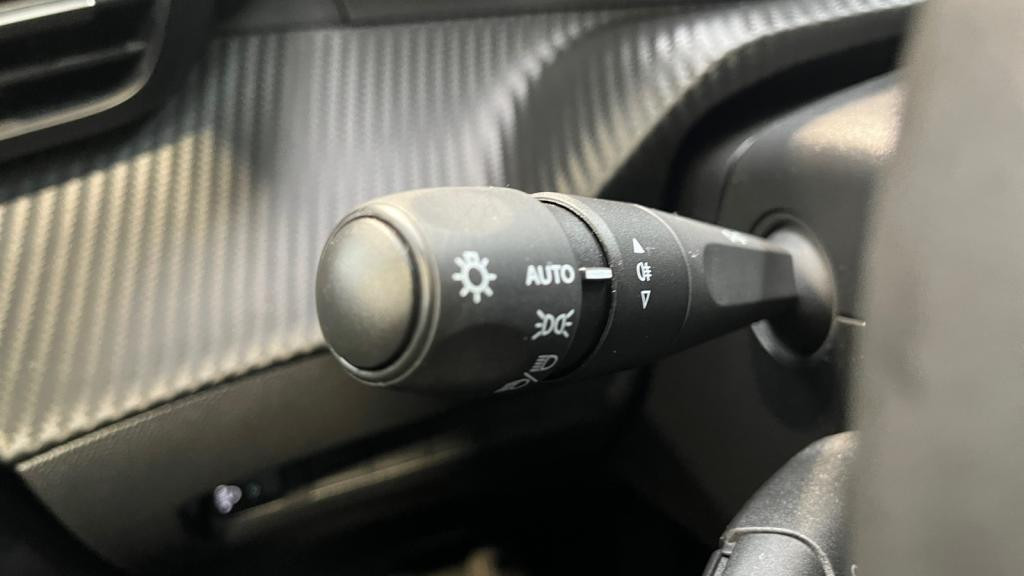 Nouvelle PEUGEOT 208  1.2i PureTech 12V S&S - 100  II BERLINE Allure PHASE 2