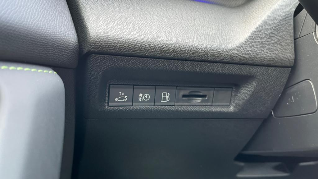 Nouvelle PEUGEOT 408  1.6 PHEV - 180 - e-EAT8  BERLINE GT 