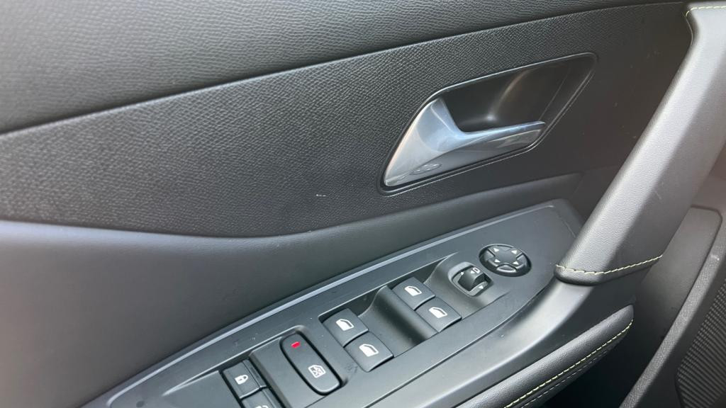 Nouvelle PEUGEOT 408  1.6 PHEV - 180 - e-EAT8  BERLINE GT 