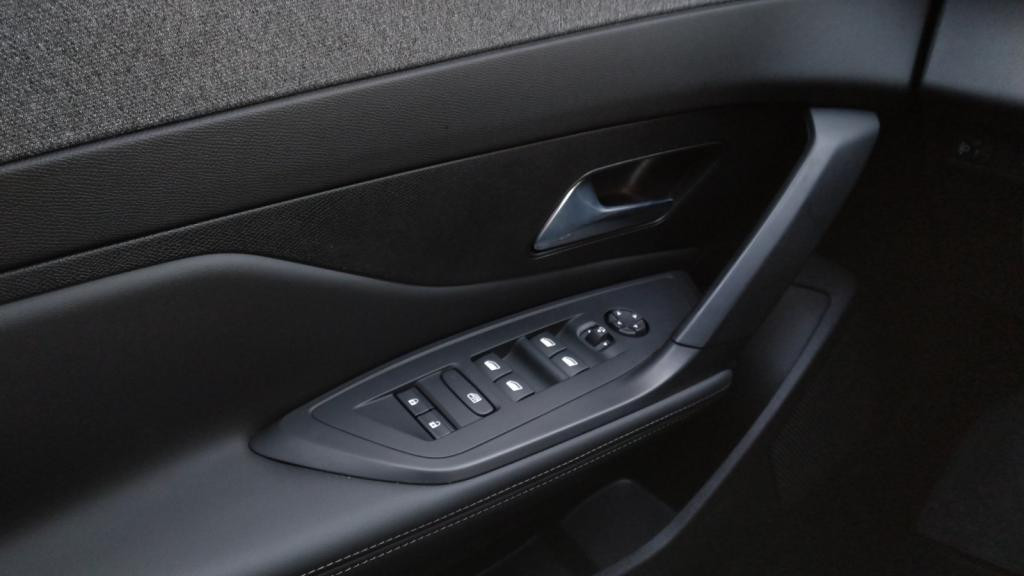 Nouvelle PEUGEOT 308  1.5 BlueHDi S&S - 130 - EAT8  III BERLINE Allure 