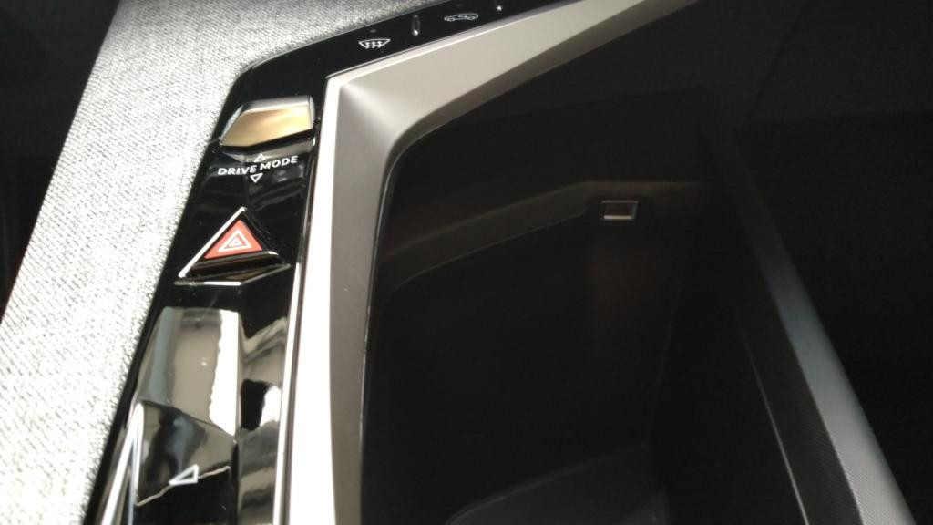 Nouvelle PEUGEOT 3008  1.2i Hybrid - 145 - e-DCS6  III Allure 